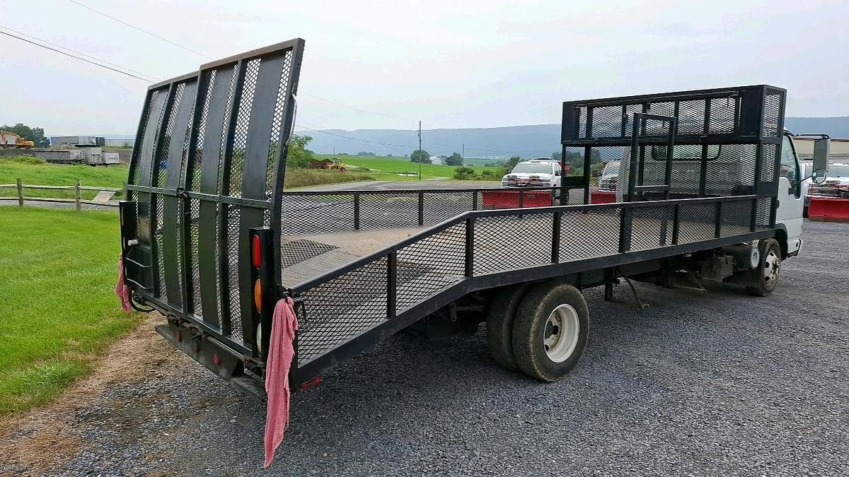 Used 2007 Isuzu Flatbed Truck