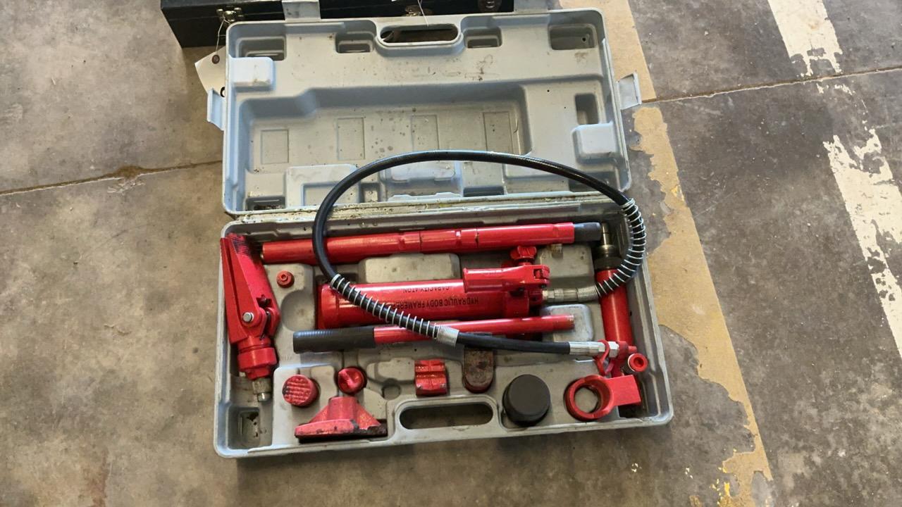Used Hydraulic Ram Set