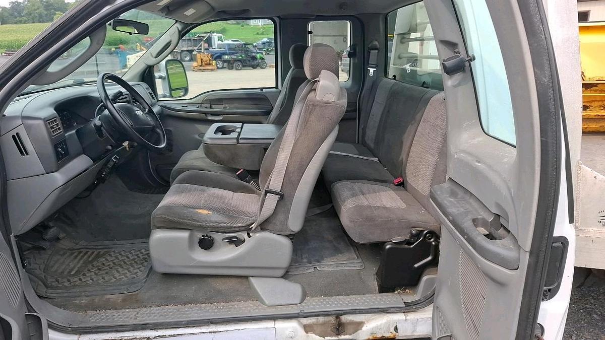 Used 2003 Ford F250 Flatbed Truck