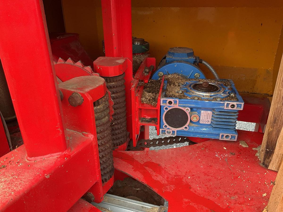 Used Woodlandia 200 Logripper