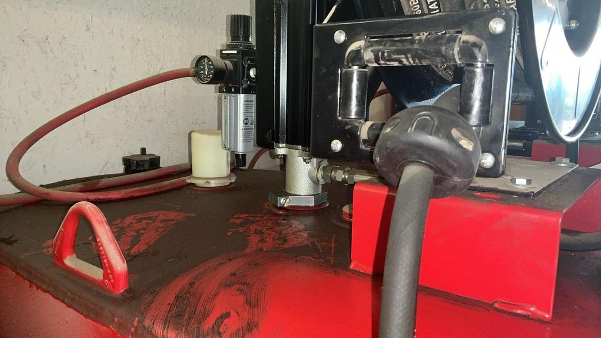 Used Turner Tanks Oil Holding Tank w/ Pump
