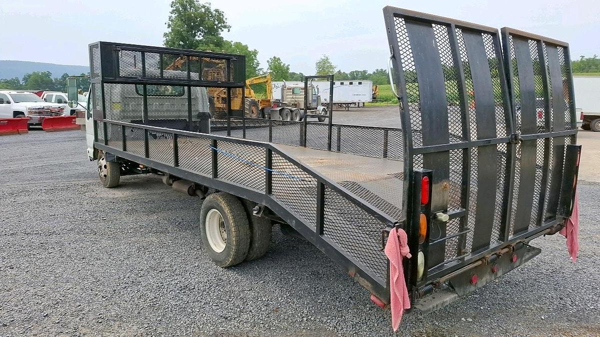 Used 2007 Isuzu Flatbed Truck