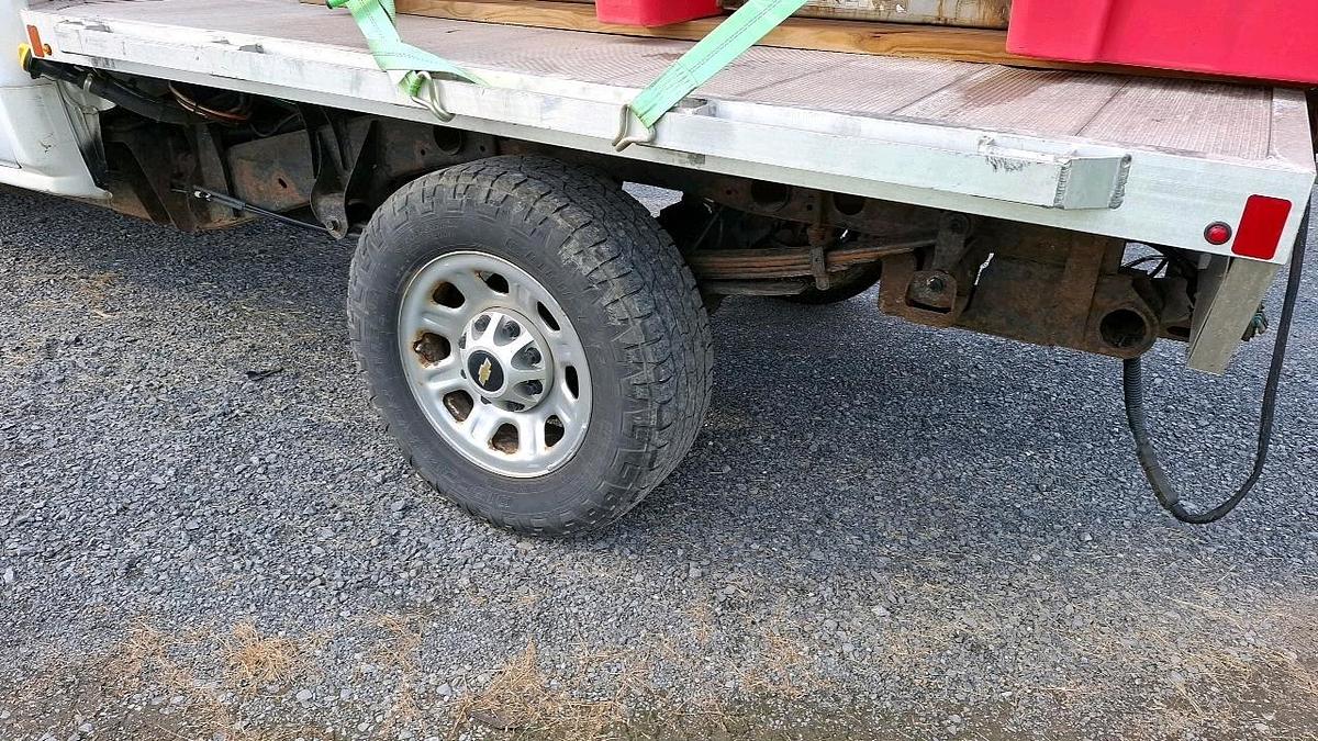 Used 2015 Chevrolet 2500 Flatbed Truck