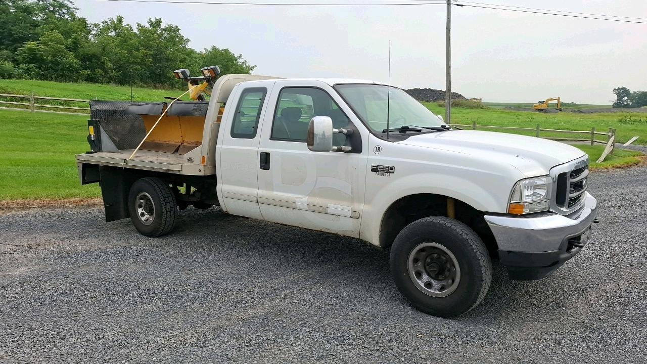 Used 2003 Ford F250 Flatbed Truck