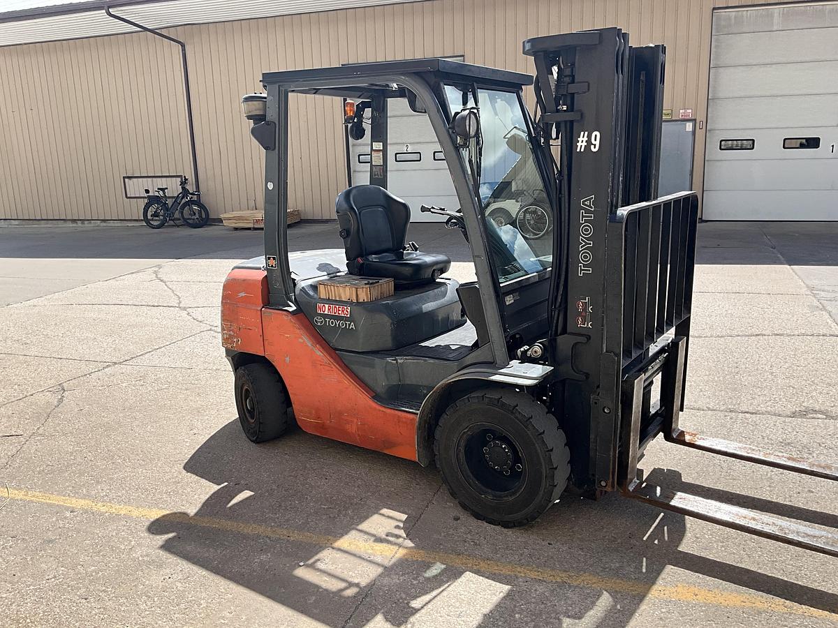 Used 8 FDU25 Toyota Forklift
