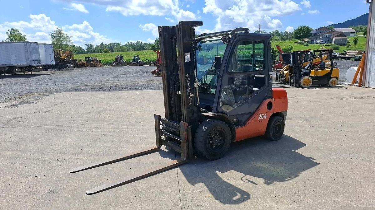 Used Toyota 8FDU30 Forklift