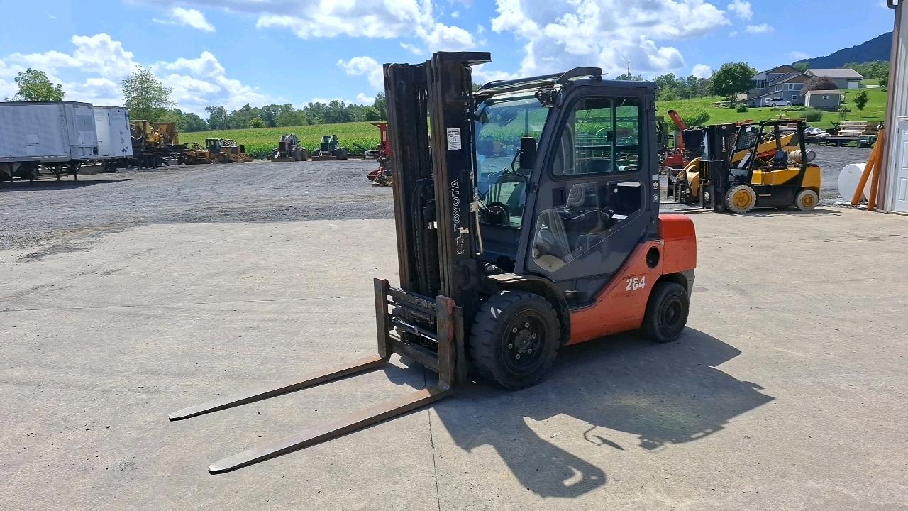 Used Toyota 8FDU30 Forklift
