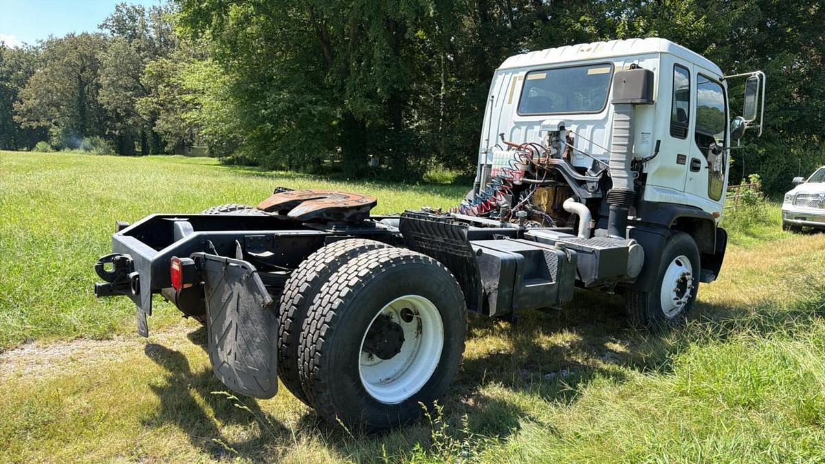Used 2002 GMC T7500 Snub Nose Truck