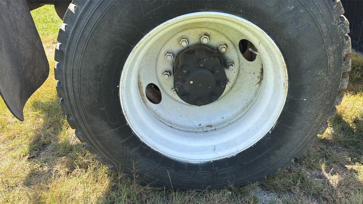 Used 2002 GMC T7500 Snub Nose Truck