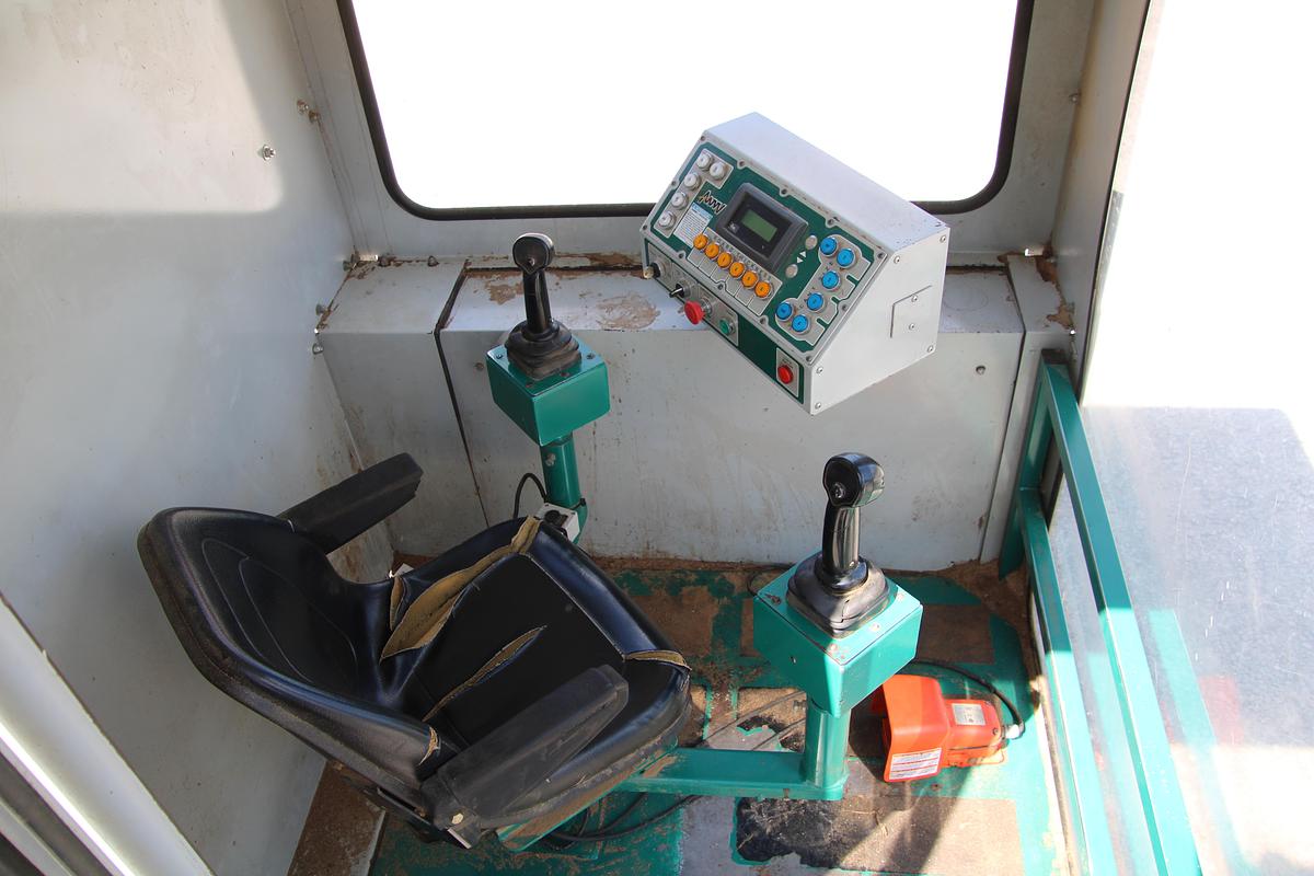 Used LT300 Wood-Mizer Thin Kerf Head Rig w/Cab & Conveyor