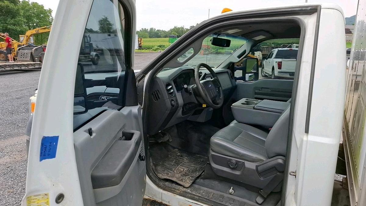 Used 2011 Ford F550 Box Truck