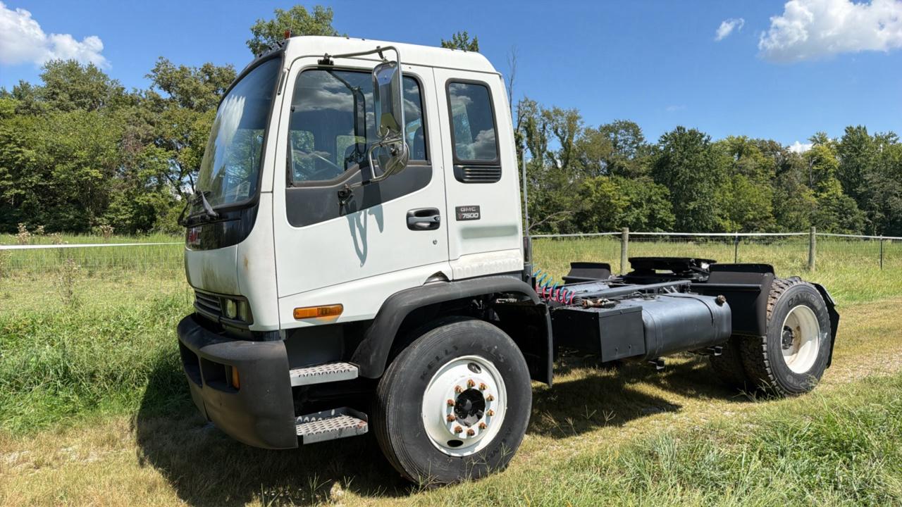 Used 2002 GMC T7500 Snub Nose Truck