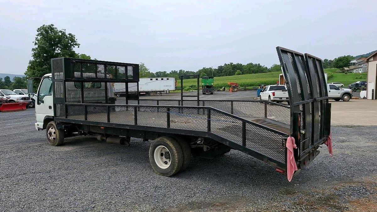 Used 2007 Isuzu Flatbed Truck