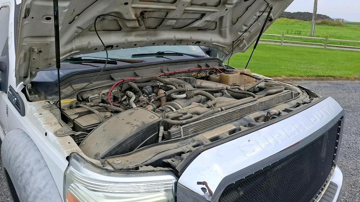 Used 2011 Ford F550 Box Truck