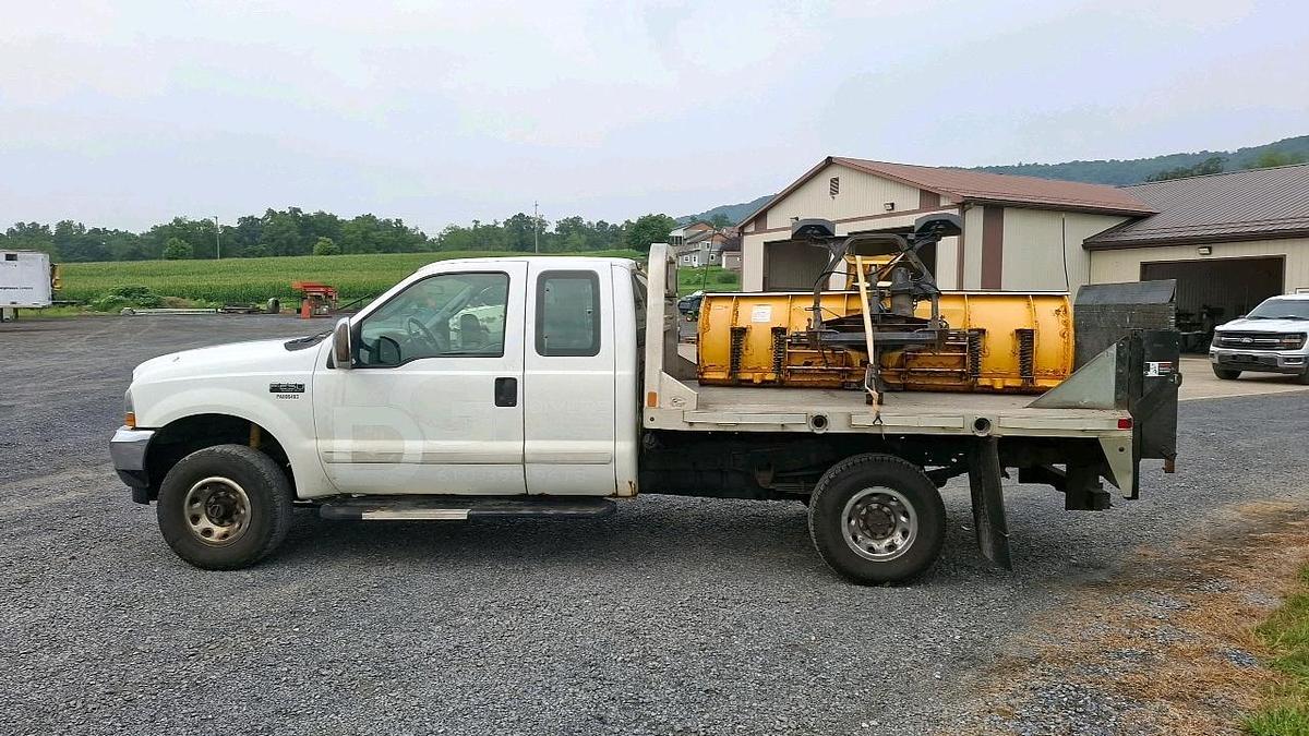 Used 2003 Ford F250 Flatbed Truck