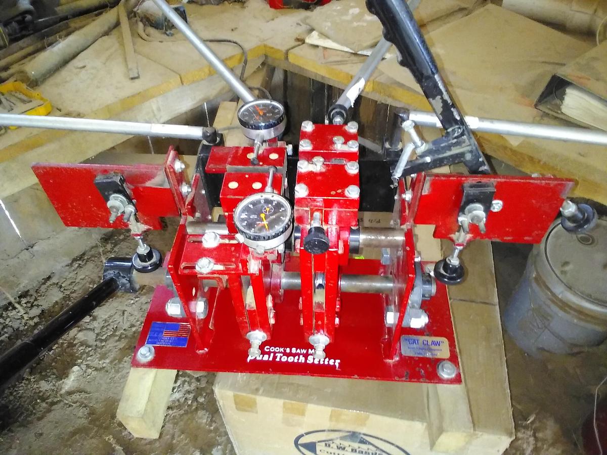 Used Cooks Cat Claw Sharpener & Dual Tooth Setter