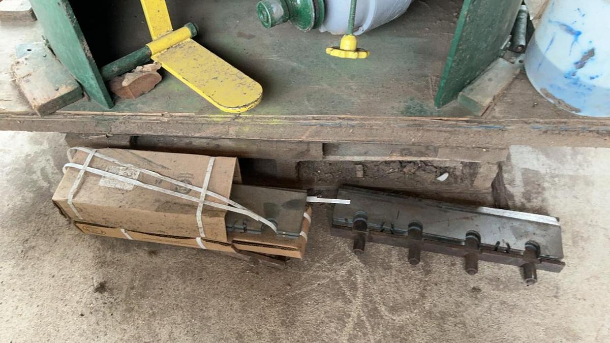 Used Newman G-200 Chipper Knife Grinder