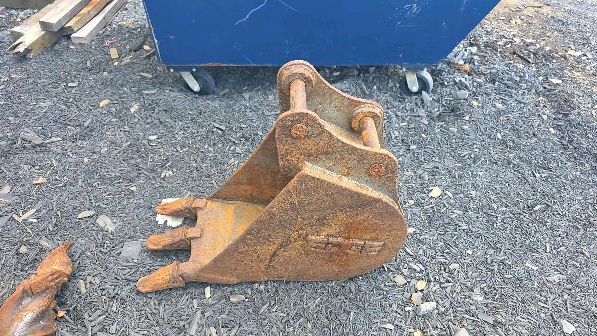 Used Edge 11" Excavator Bucket