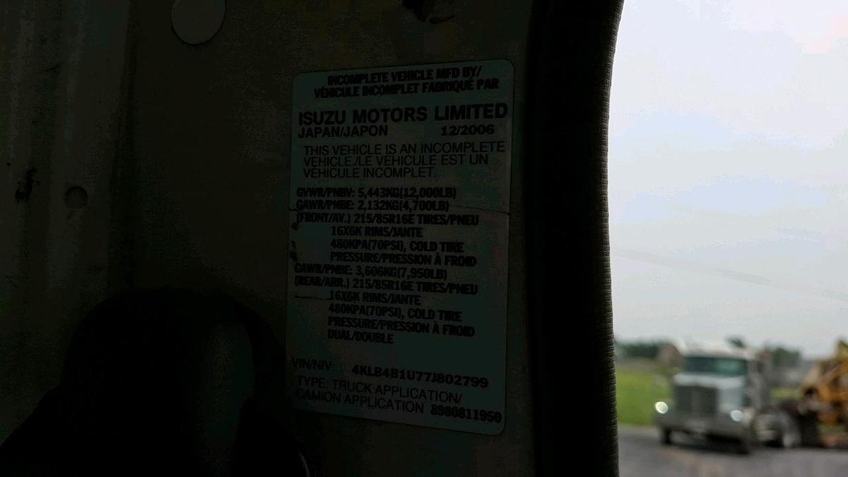 Used 2007 Isuzu Flatbed Truck
