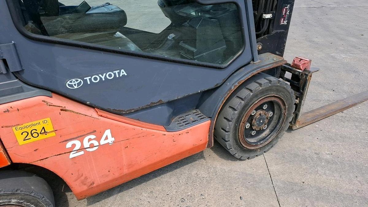 Used Toyota 8FDU30 Forklift