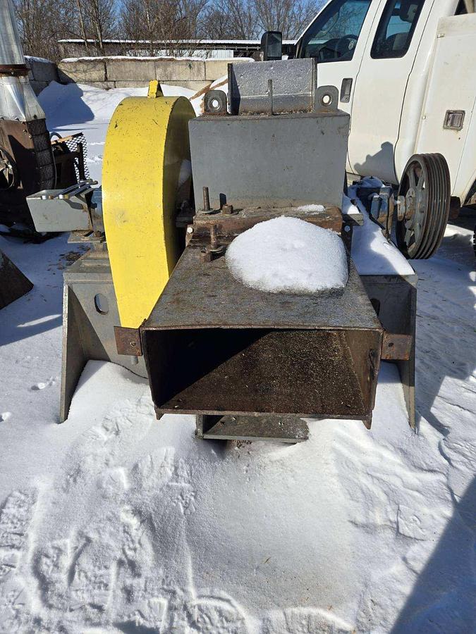 Used Montgomery 18 Blo-Hog
