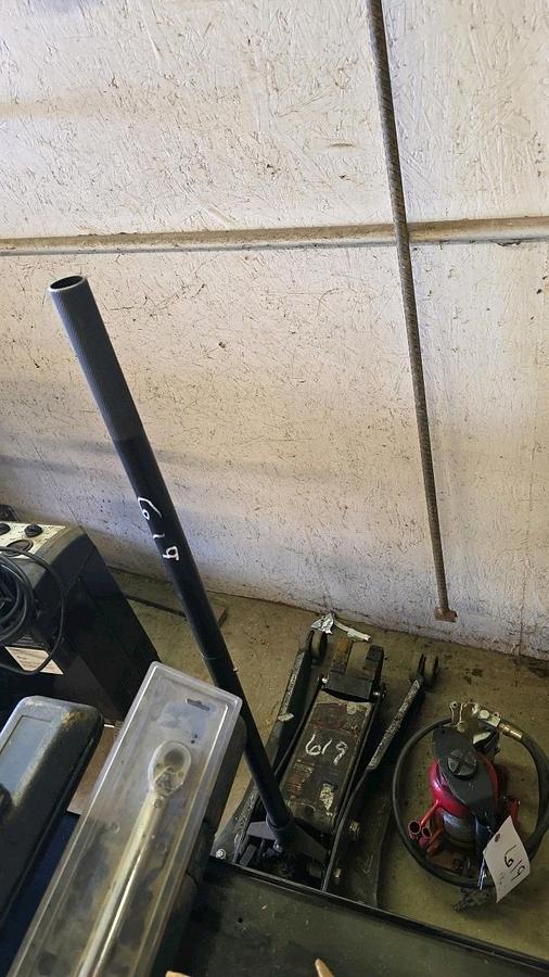 Used Automotive and Hydraulic Jack
