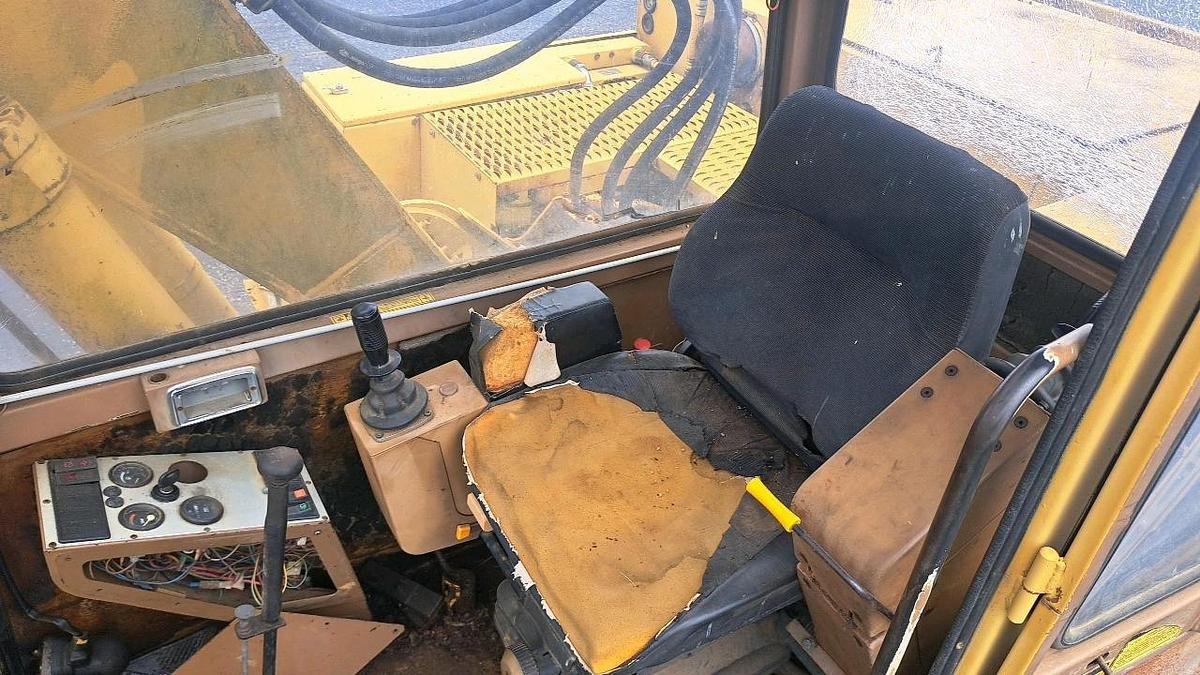 Used 1989 Caterpillar 211 Excavator
