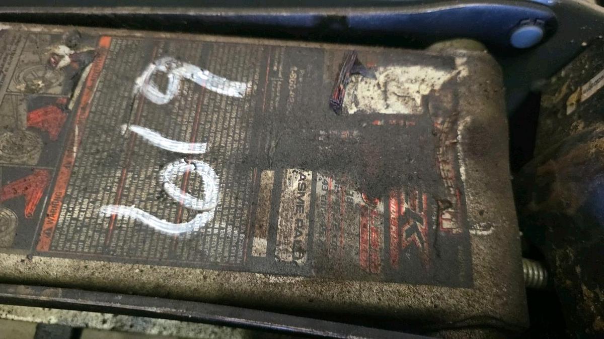 Used Automotive and Hydraulic Jack