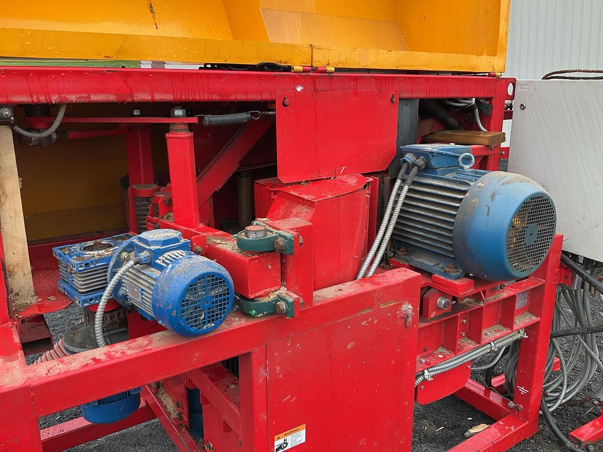 Used Woodlandia 200 Logripper