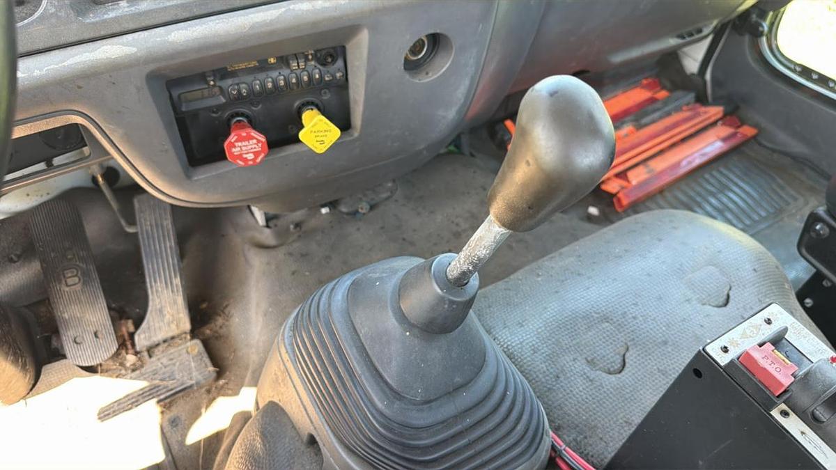 Used 2002 GMC T7500 Snub Nose Truck