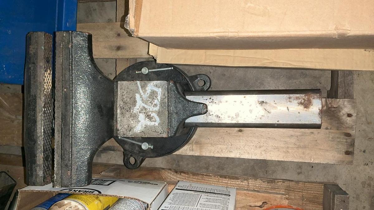 Used HIT 10” Bench Vise