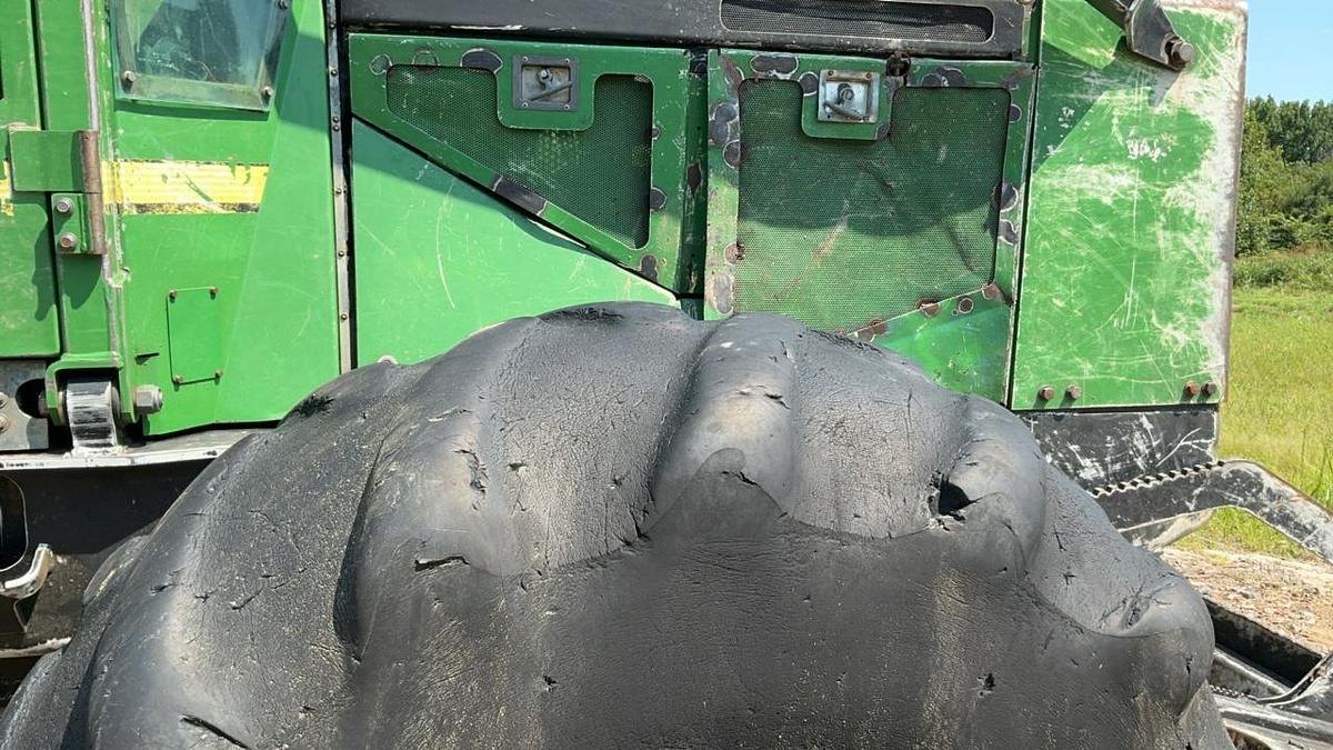 Used 2010 John Deere 548GIII Grapple Skidder