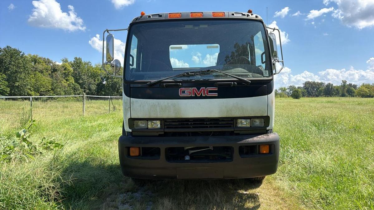 Used 2002 GMC T7500 Snub Nose Truck