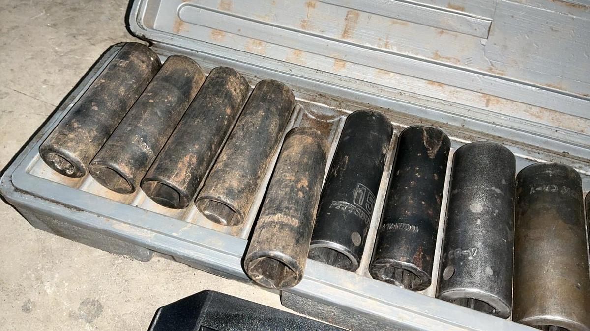 Used Breaker Bar and Sockets