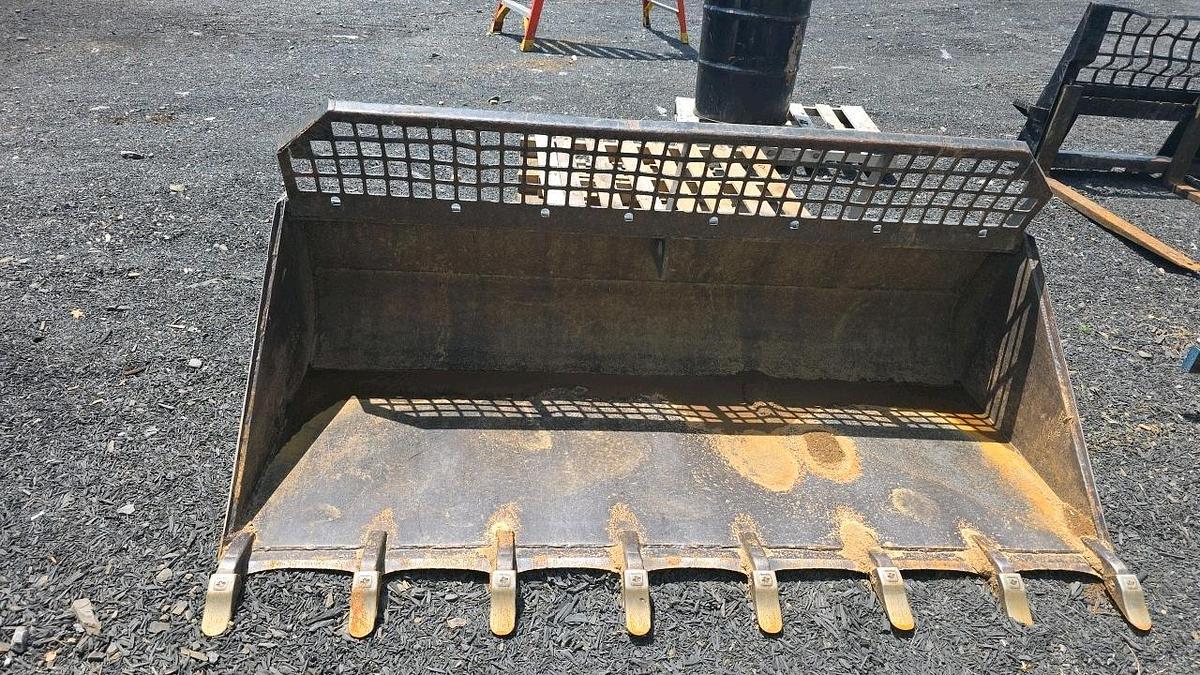 Used Martatch 85" Tooth Bucket
