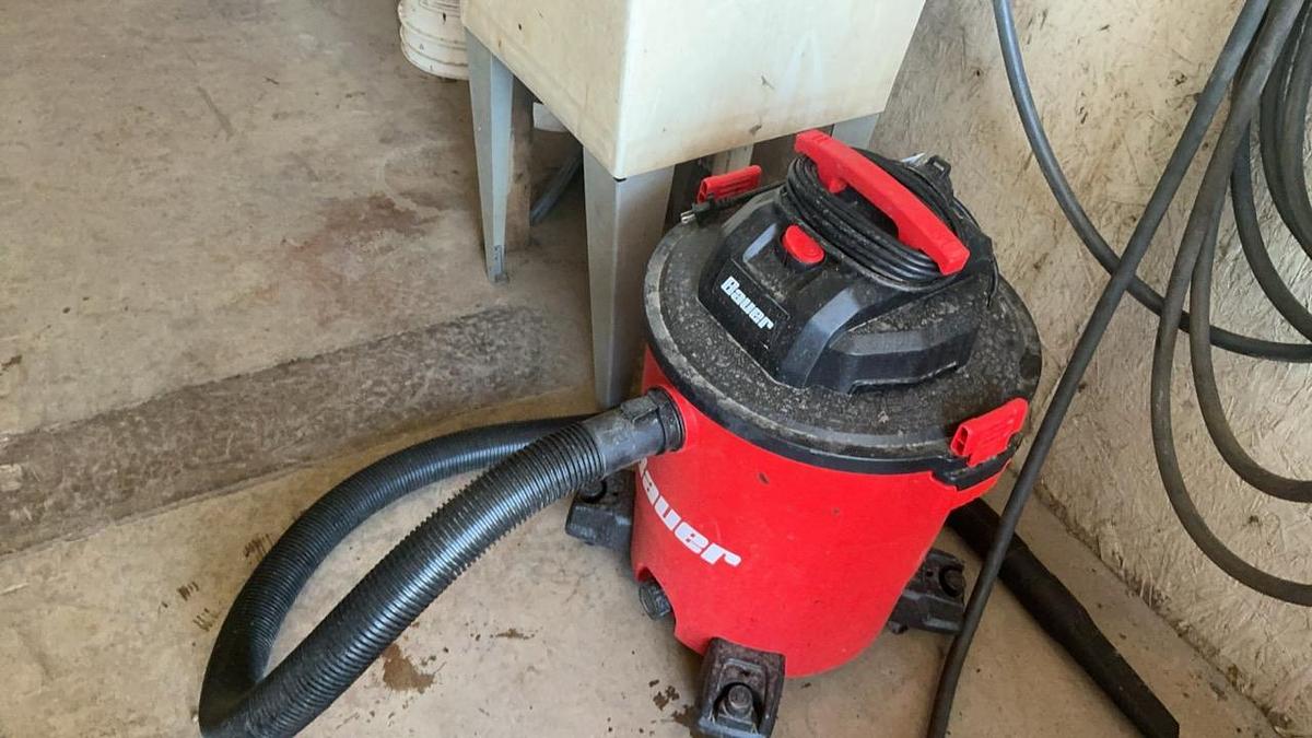 Used Bauer 14 gal Wet and Dry Vac