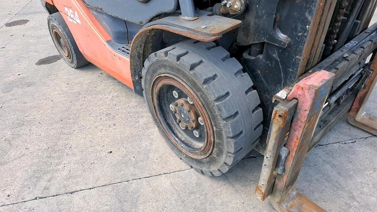 Used Toyota 8FDU30 Forklift