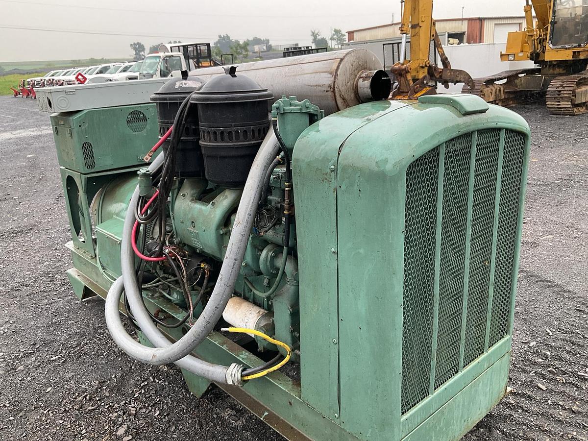 Used Detroit 671 100 KW Genset with Delco A.C. Y1-4634 Generator