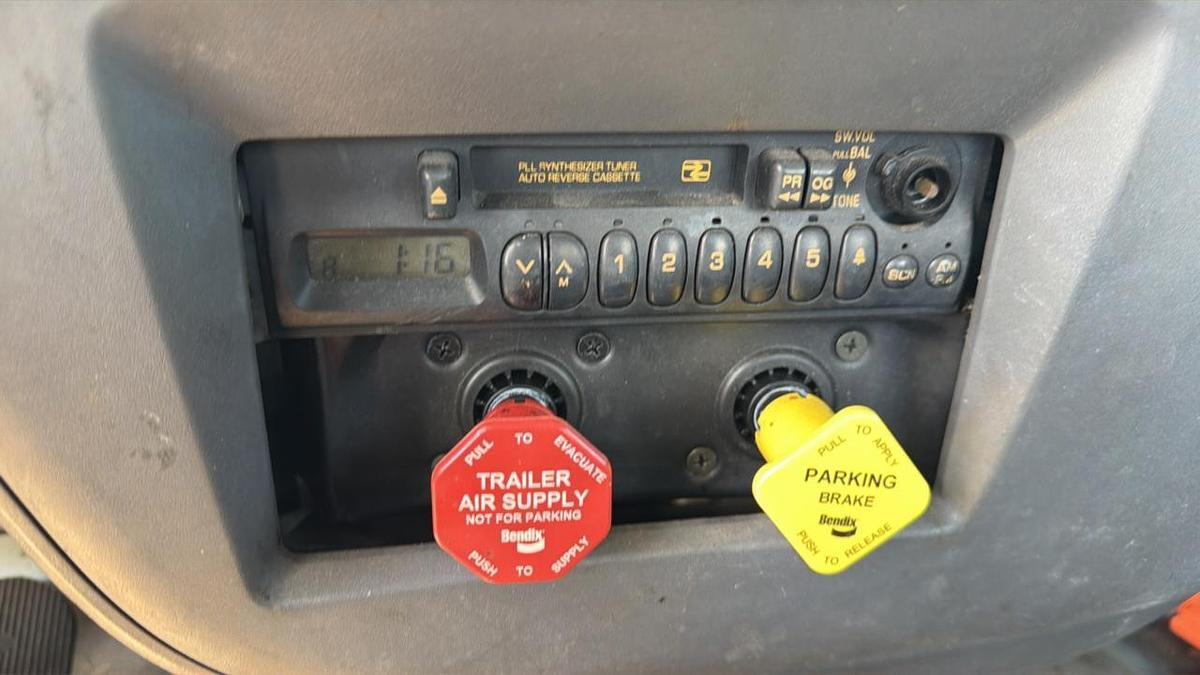Used 2002 GMC T7500 Snub Nose Truck