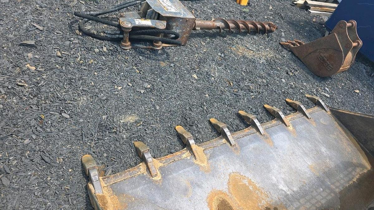 Used Martatch 85" Tooth Bucket
