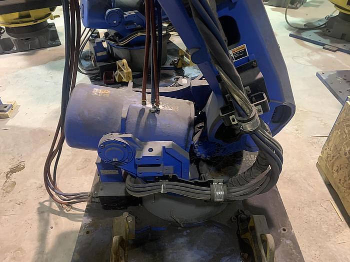 Used YASKAWA MOTOMAN ES165D 6 AXIS CNC ROBOT WITH DX100 CONTROLLER WITH SPOT WELDING GUN