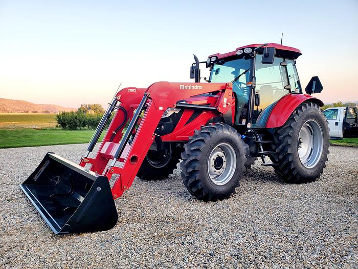 New 125 hp Mahindra 9125S Tractor w/ Loader ** 5 hrs - Never Used