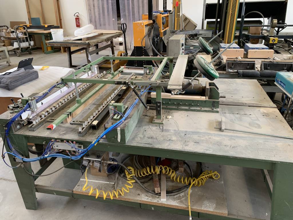 Used Strettoio idraulico per spondine di lettini per bambini