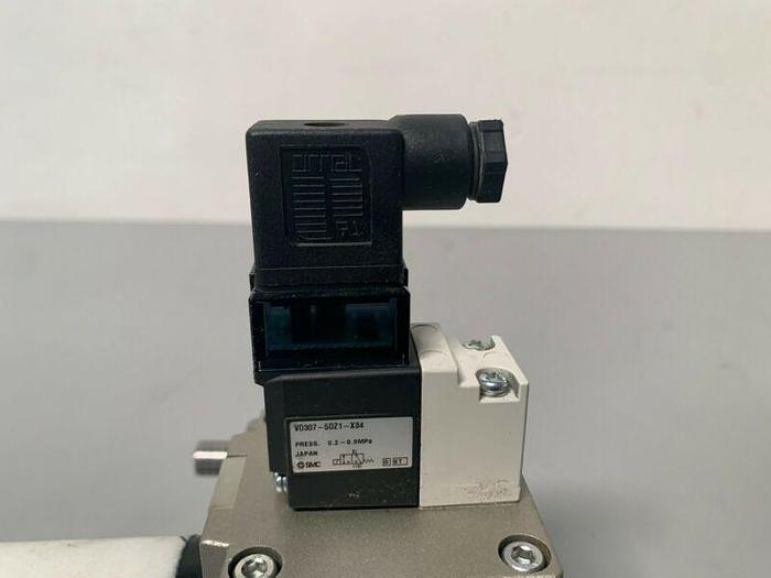 Used SMC VG342-5DZ-06NA 3 Port Poppet Tyle Valve w/ SMC V0307-5DZ1-X84 Solenoid Valve