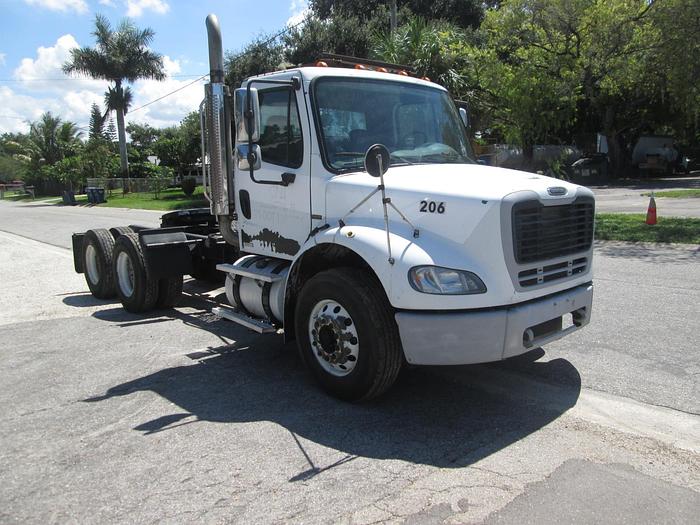 Used 2006 Freightliner Business Class M2 Tandem Axle Semi