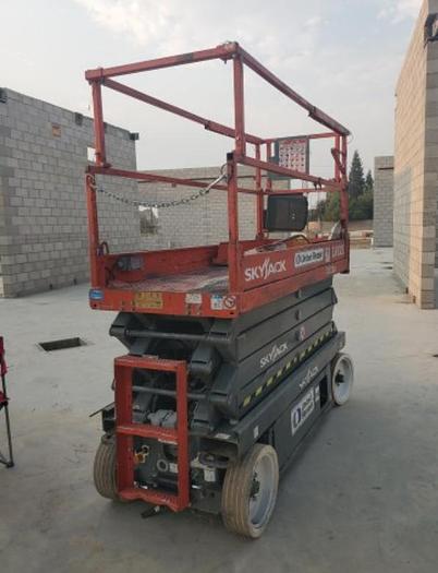 Used Sky Jack 26' 32" Scissor lift