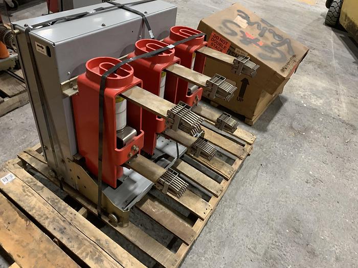 Used SQUARE D COMPANY 1200 AMP MEDIUM VOLTAGE BREAKER VACUUM SWITCH