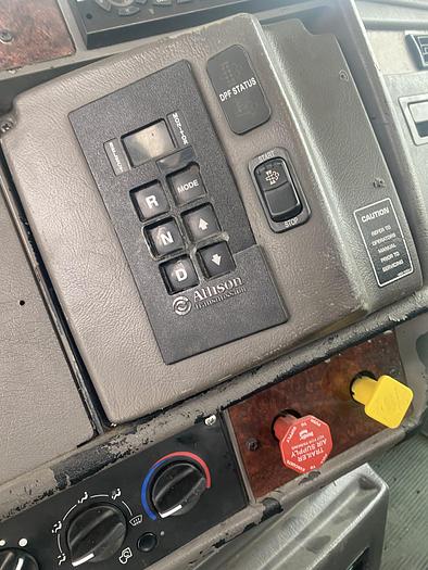 Used 2010 Kenworth Single axle