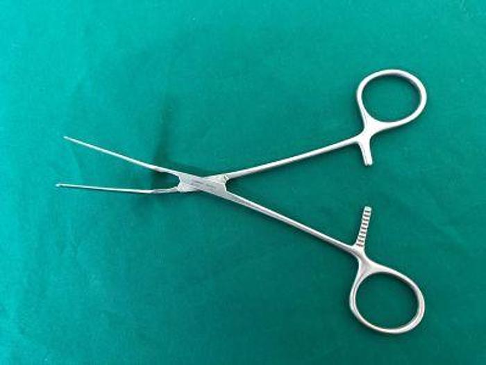 Used Clamp Atraumatic Dardik Multipurpose 45 Degree Angled Jaw 160mm LAWTON 30-1735