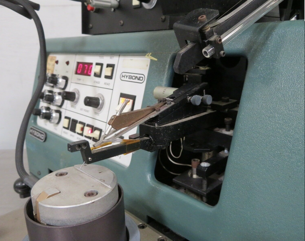 Used Hybond 552 45° Feed Thermocompression Wedge Wire/Ribbon Bonder refurb'd